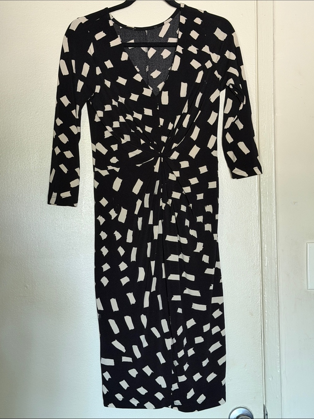 Black and White Abstract Print Twist-Front Women's Dress